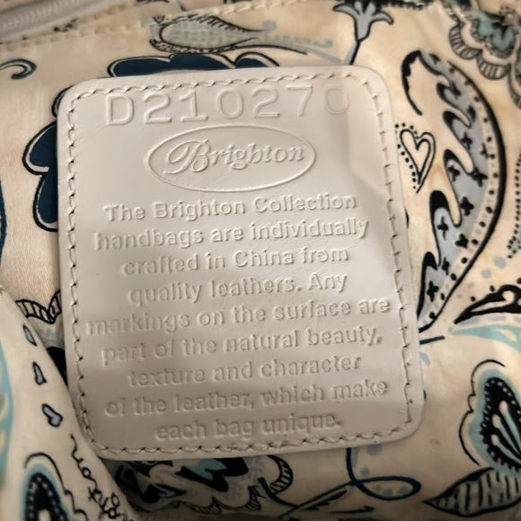 Off-white Brighton leather shoulder bag with silver stud detail - Picture 4 of 15